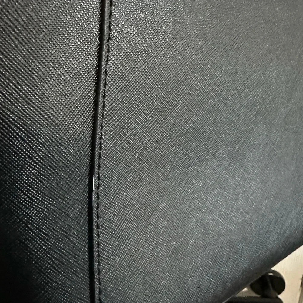 NWOT Michael Kors Gilly Large Black Saffiano Leather Tote (see description) - Picture 6 of 7